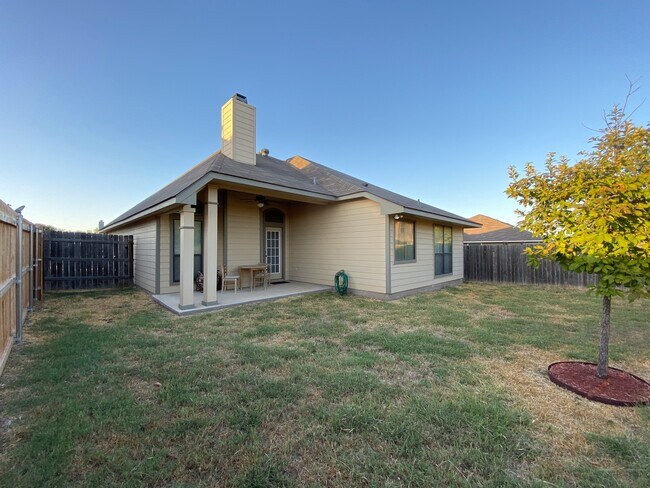 Building Photo - Single Family Home in Falcon Pointe | Chin...