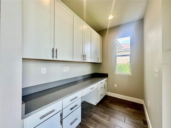 Building Photo - 710 Spring Creek Dr