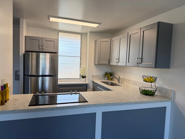 Building Photo - Likini West