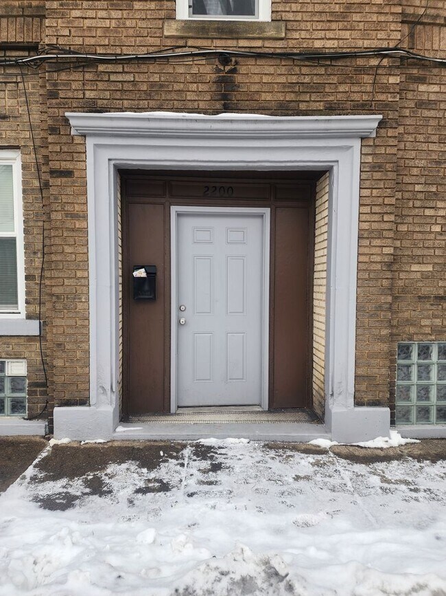 Building Photo - Two Bedroom in the heart of Old Brooklyn