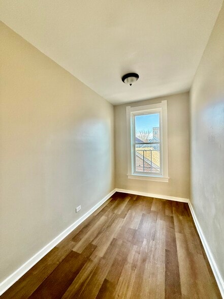 Building Photo - 1529 W 18th St