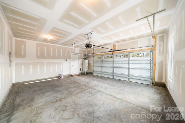 Building Photo - 818 N Rocky River Rd