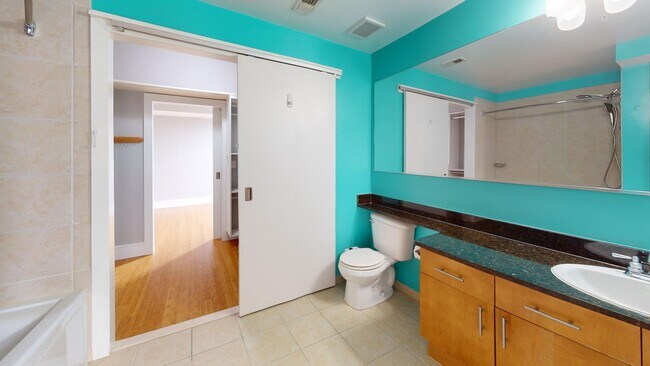 Building Photo - Chinatown 1,000 Square Foot PLUS W/Private Balcony, Fitness Center & More!