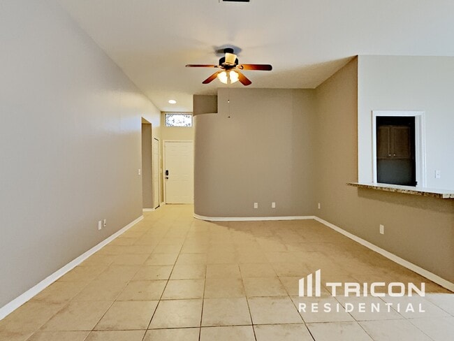 Building Photo - 707 Sand Ridge Dr
