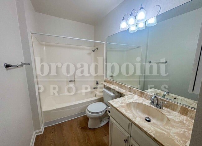 Building Photo - 2536 White Oak Pl