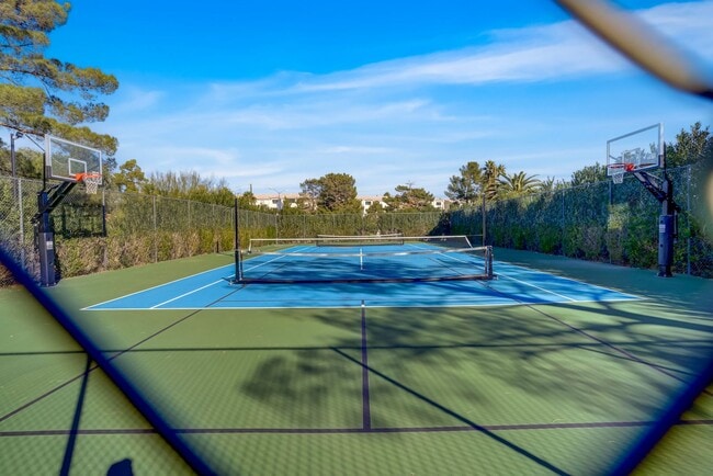 Building Photo - Single Story 3 Bedroom Home with 2 Patios and Community Amenities In Henderson