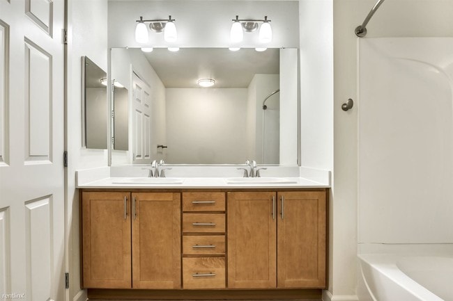 Building Photo - 621 Tasman Dr