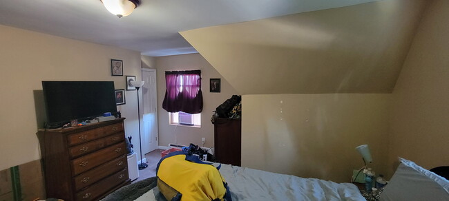 Building Photo - 1058 NY-222
