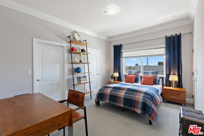 Building Photo - 11840 Dorothy St