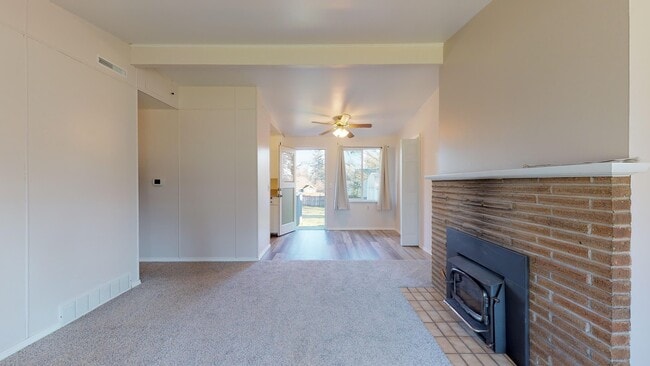 Building Photo - SeaTac rambler home -3 bedroom 1 bath with carport.  Fenced yard!!!  Available March 1st, 2026!