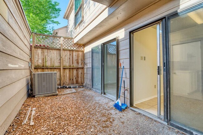 Building Photo - 5860 Sampley Way