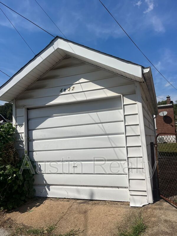 Building Photo - 4932 Schollmeyer Ave