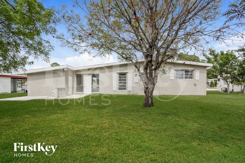 Building Photo - 22363 Catherine Ave