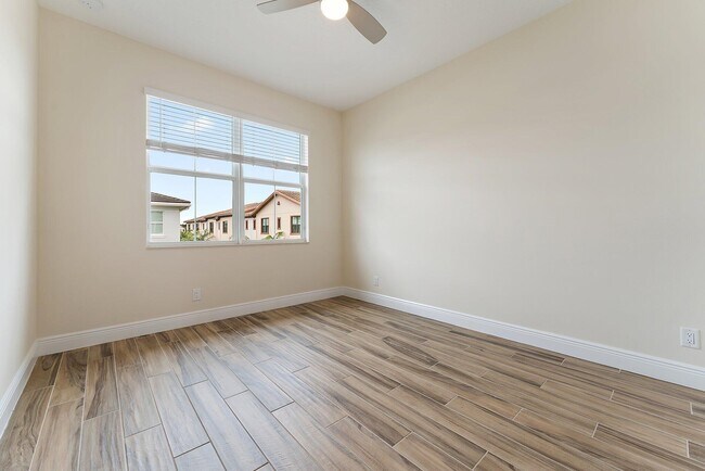 Building Photo - 12947 Alton Rd