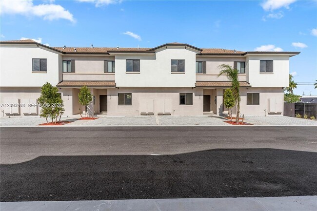 Building Photo - 413 W Palm Dr