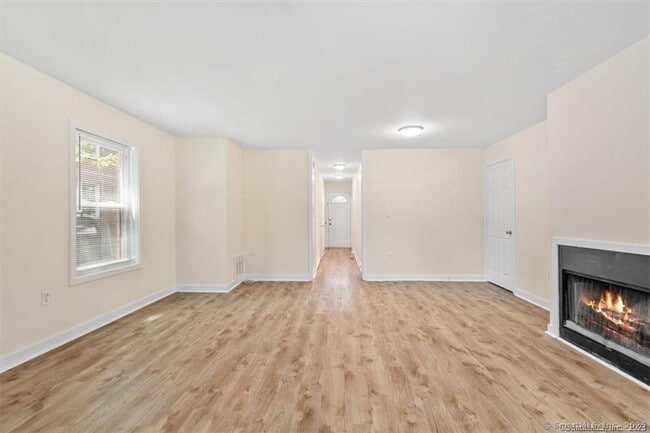 Building Photo - 86 Howe St