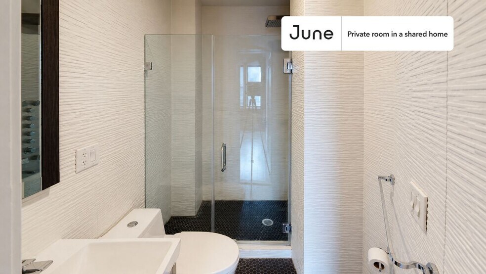 Building Photo - Room in Shared 3 bed/2 bath home