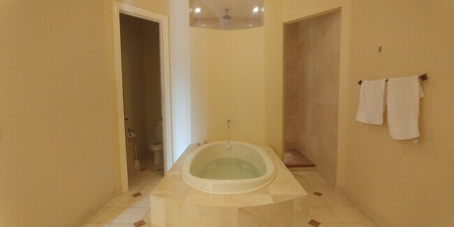 Building Photo - 406 Lillian Dr