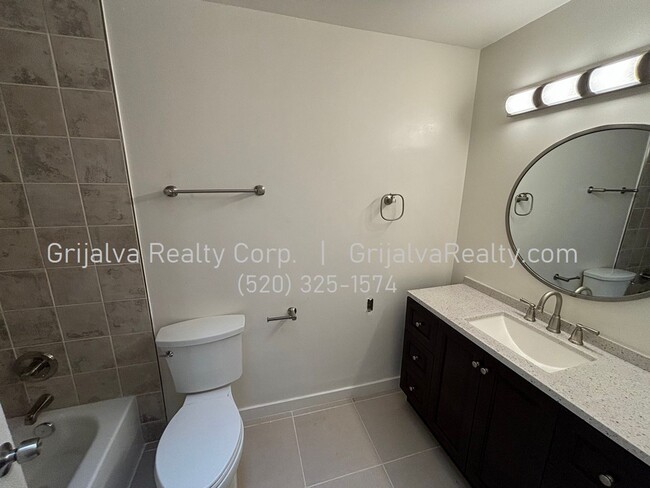 Building Photo - MOVE IN SPECIAL! Remodeled 4 Bed, 2 Bath E...