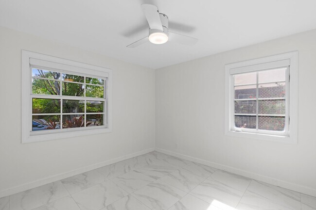 Building Photo - 426 48th St