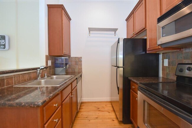 Building Photo - 118 McGowen St
