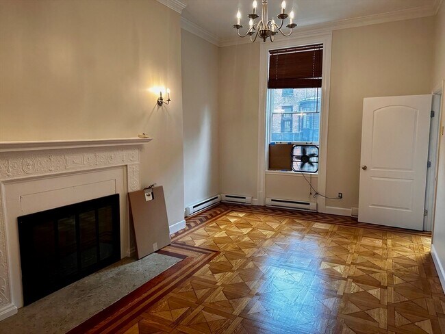 Primary Photo - 185 Beacon St