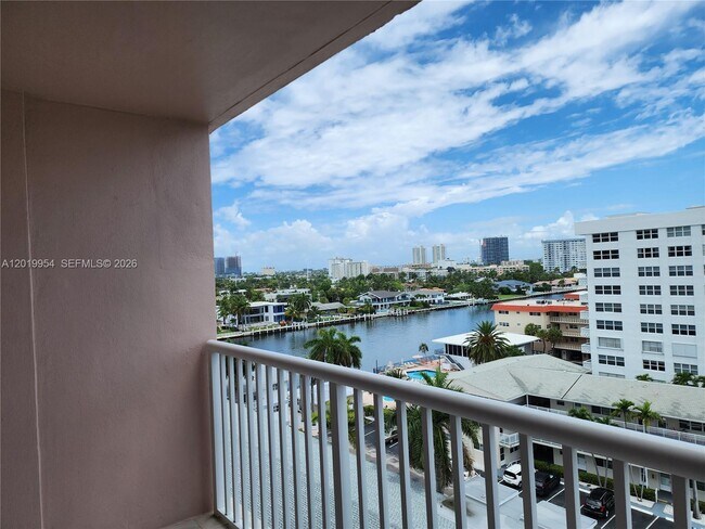Building Photo - 3161 S Ocean Dr