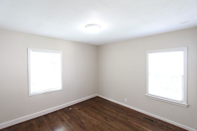 Building Photo - Belview Beauty!  Cute ! Cute! Cute! New on the Market and Newly Renovated!