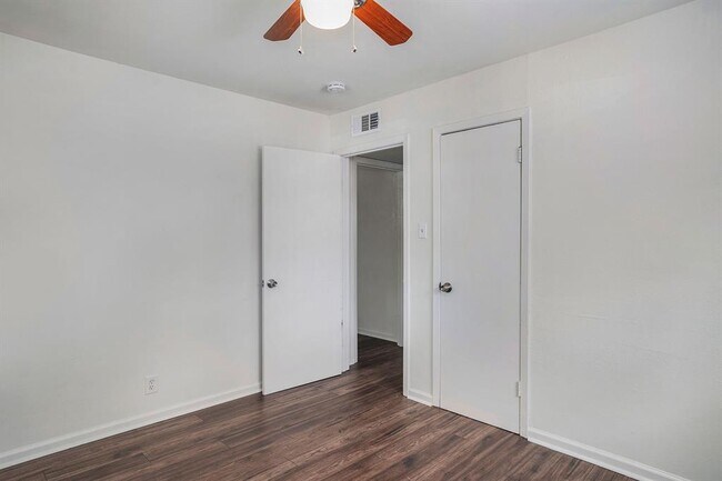 Building Photo - 405 Steeple Ridge Rd