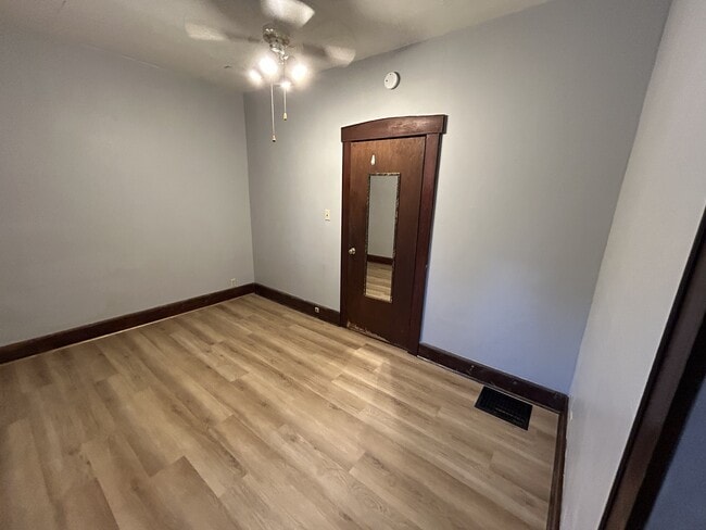 Building Photo - 406 S College Ave