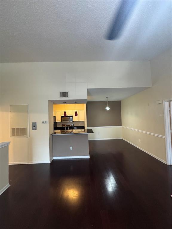 Building Photo - 14214 Fredricksburg Dr