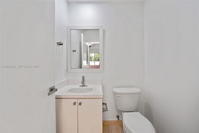 Building Photo - 642 SW 106th Ave