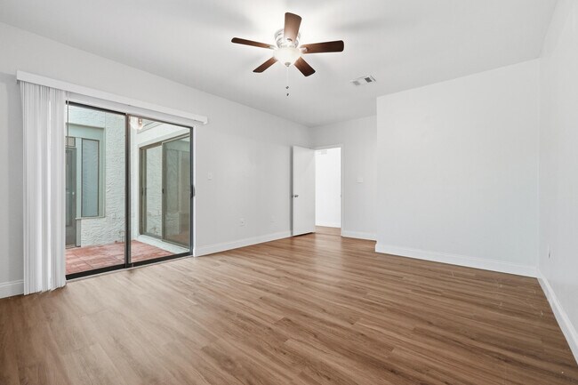 Building Photo - 114 Gleneagles Dr
