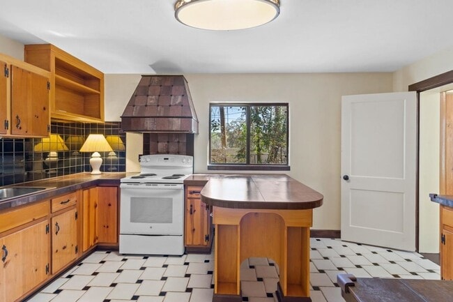 Building Photo - Spacious & Modern 2-Bedroom Duplex in Private Lake Jackson Setting – Tallahassee