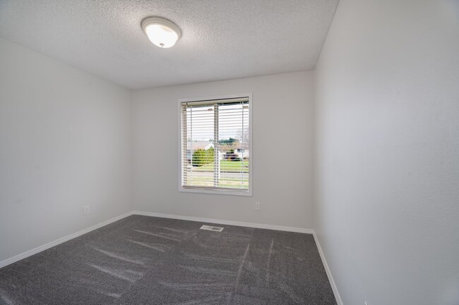 Building Photo - Living & Family Room! Freshly updated!