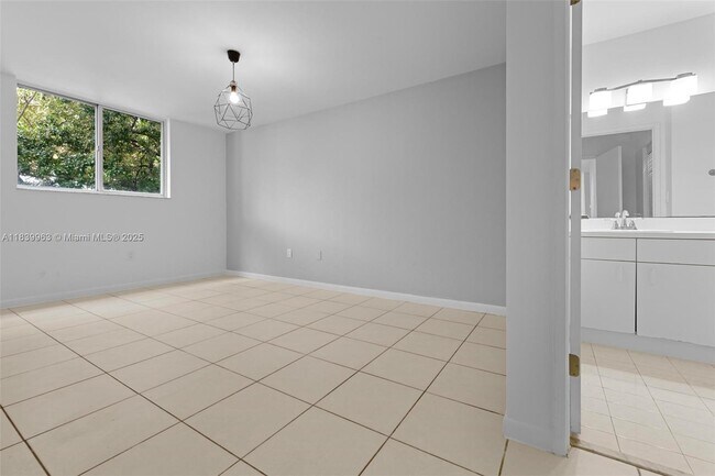 Building Photo - 1688 West Ave