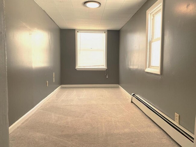 Building Photo - 1136 Pownal Rd