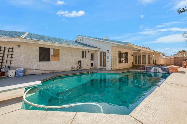Building Photo - 2503 Brentwood Dr