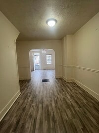 Building Photo - Spacious 3 Bedroom House Available Now!