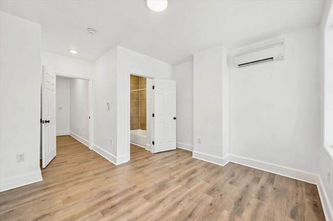 Building Photo - 2BR/3BA House | Kensington