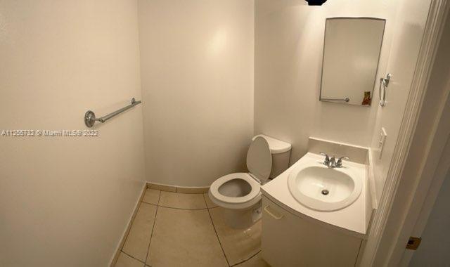 Building Photo - 6225 SW Kendale Lakes Cir