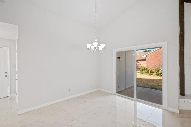 Building Photo - 2215 Overbrook Dr