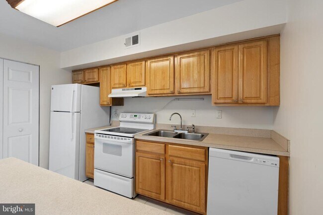 Building Photo - 623 Bywater Rd