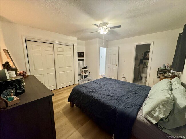 Building Photo - 542 E Pine St