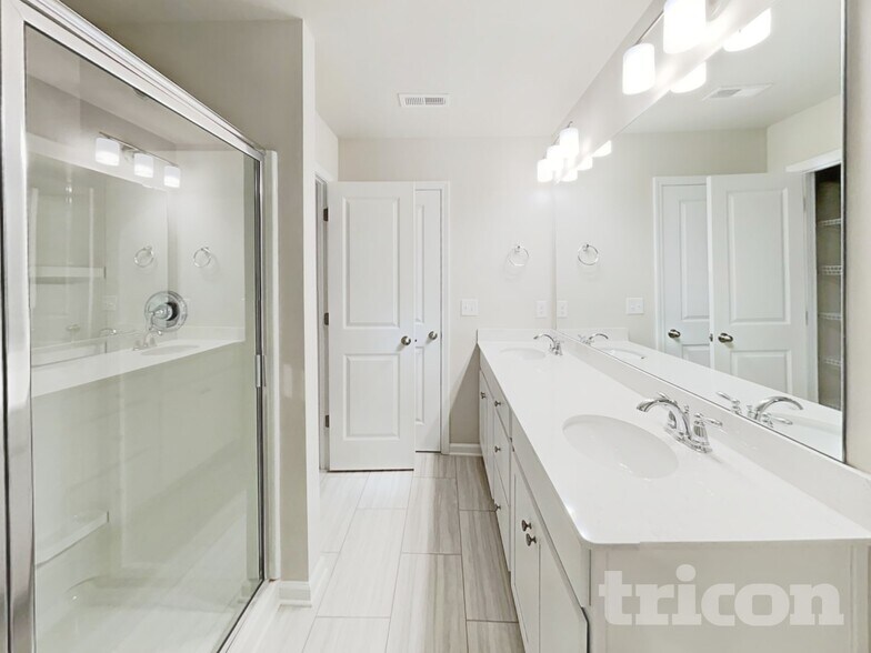 Building Photo - 228 Spring Knoll Dr