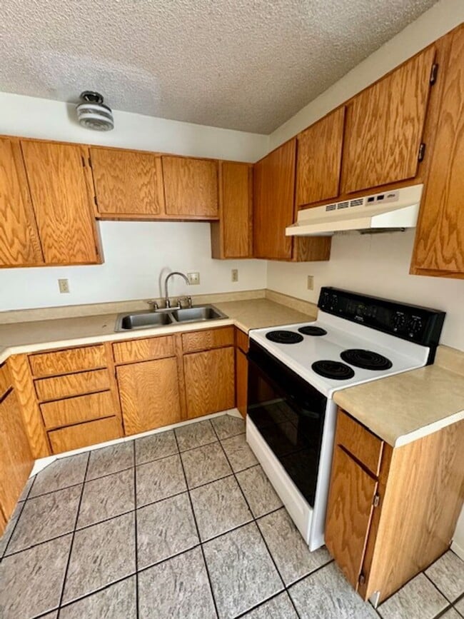 Building Photo - 2 Bedrooms 1 Bathroom-Pet Friendly