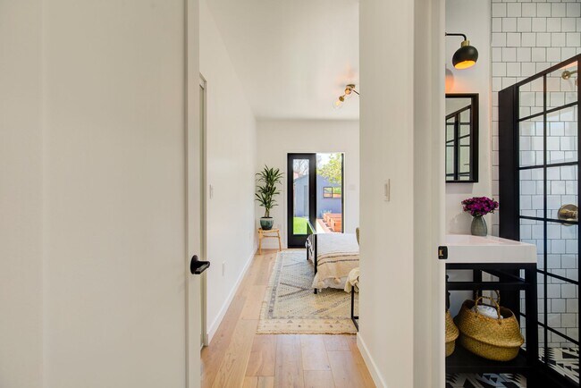 Building Photo - 3412 Thorpe Ave