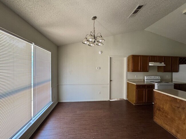 Building Photo - 2505 Windmill Dr