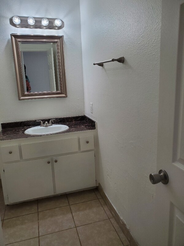 Building Photo - 1008 Willow Tree Dr