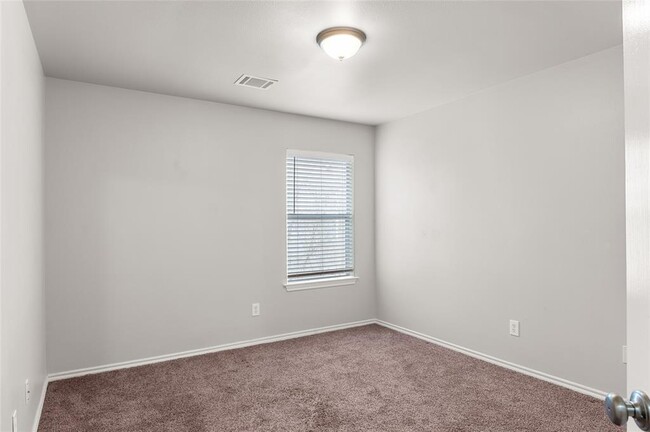 Building Photo - 34 S Villa Oaks Dr